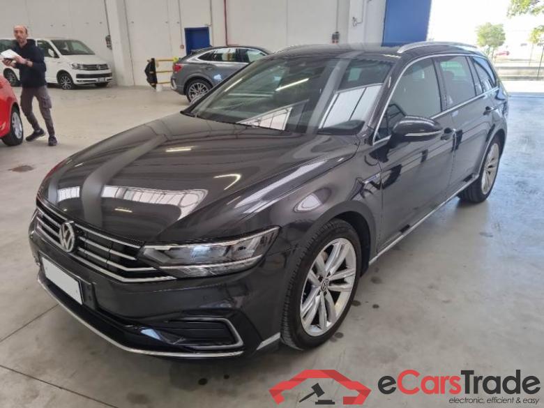 Volkswagen 14 VOLKSWAGEN PASSAT / 2019 / 5P / STATION WAGON VAR. 1.4 PLUG IN HYBRID GTE DSG #1