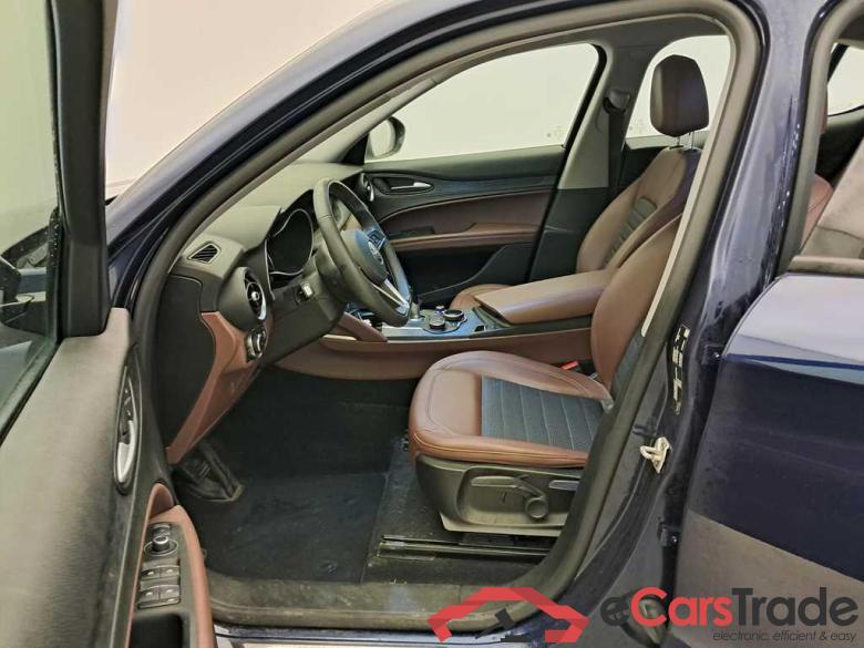 Alfa Romeo Stelvio 2.2d Aut. LED-Xenon Navi 1/2 Leather KeylessGo Klima PDC ... #5
