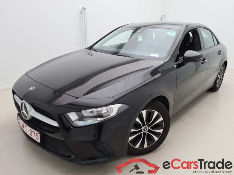 MERCEDES-BENZ A-KLASSE SEDAN 200D BUSINESS SOLUTION DCT