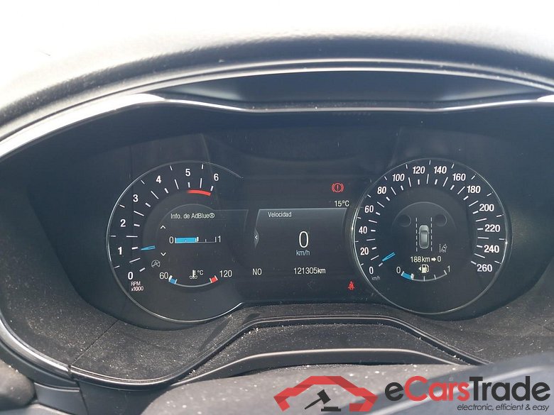 Ford 2.0 TDCi 110kW (150CV) Titanium 235 FORD Mondeo / 2014 / 5P / berlina con portón 2.0 TDCi 110kW (150CV) Titanium 235 #4