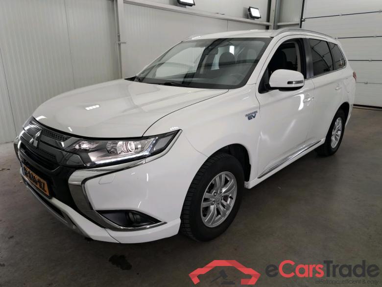 Mitsubishi Outlander '15 Mitsubishi Outlander PHEV Pure 5d #1