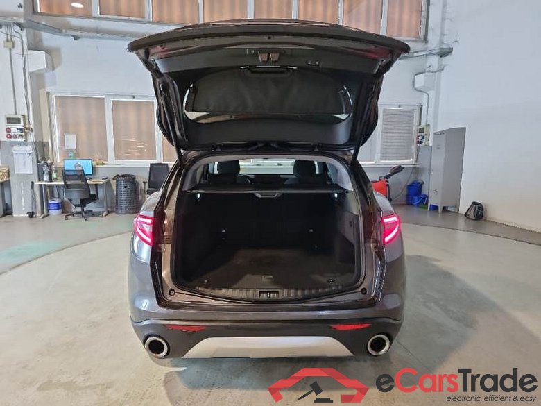 AlfaRomeo 64 ALFA ROMEO STELVIO / 2017 / 5P / SUV 2.2 TURBO DIESEL 160CV BUSINESS AT8 RWD #5