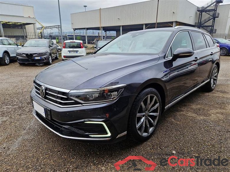 Volkswagen 14 VOLKSWAGEN PASSAT / 2019 / 5P / STATION WAGON VAR. 1.4 PLUG IN HYBRID GTE DSG #1
