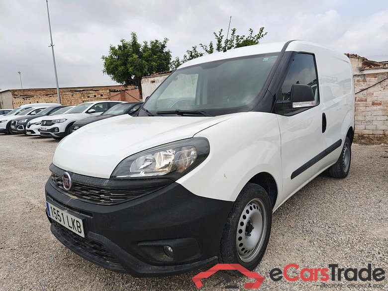 Fiat Cargo Base Plus 1.4 Tjet 89kW GNC FIAT Doblò Cargo/2015/3P/furgón derivado de turismo Cargo Base Plus 1.4 Tjet 89kW GNC #1