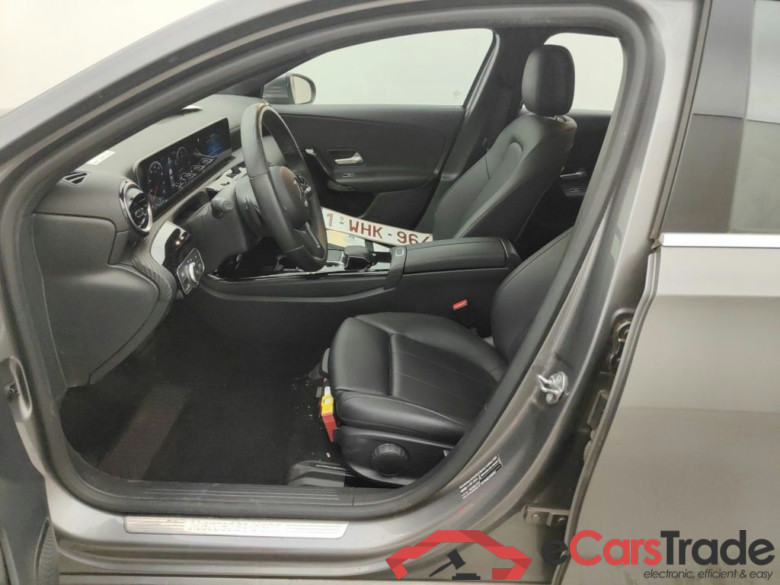 Mercedes-Benz A-Klasse A 180 d DCT Launch Edition 5d #3