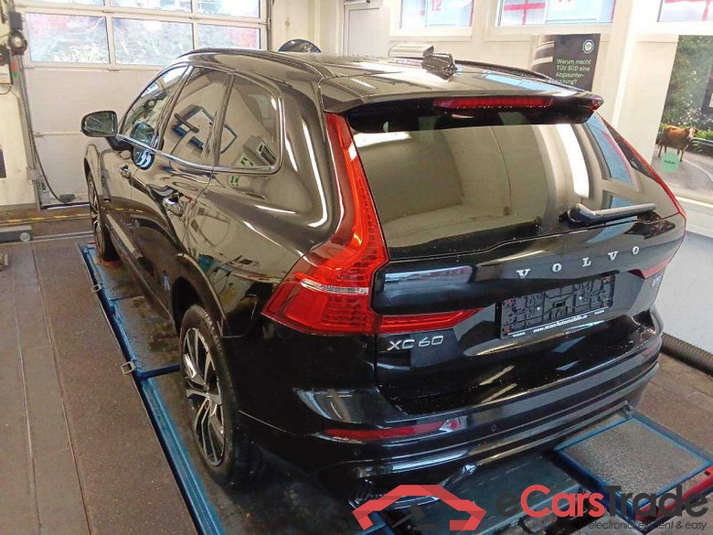 Volvo XC60 (03.2017->) DE - SUV5 B5 (Benzin) AWD EU6d, Ultimate Dark Mild-Hybrid (EURO 6d), (Facelift) #3