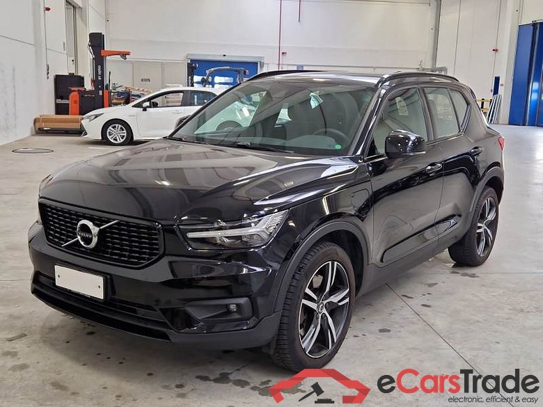 VOLVO XC40 / 2017 / 5P / SUV T4 PLUG-IN HYBRID AUTO RECHARGE R-DESIGN