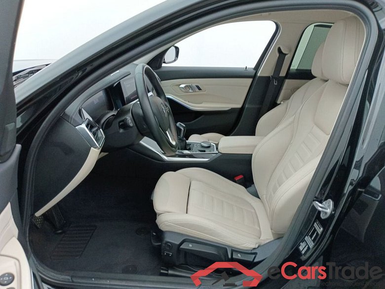 BMW 3 Reeks Touring 320d (140 kW) 5d Luxury Line (total options: 12,091 Ex.Vat) #3