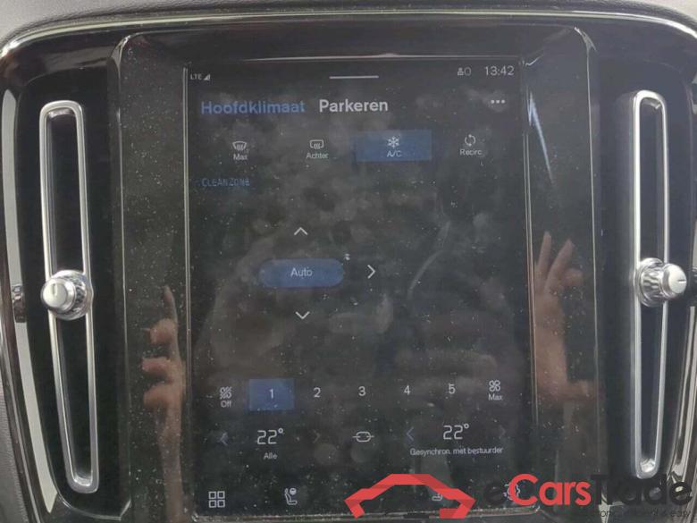 VOLVO XC40 Recharge P8 AWD RDes #5