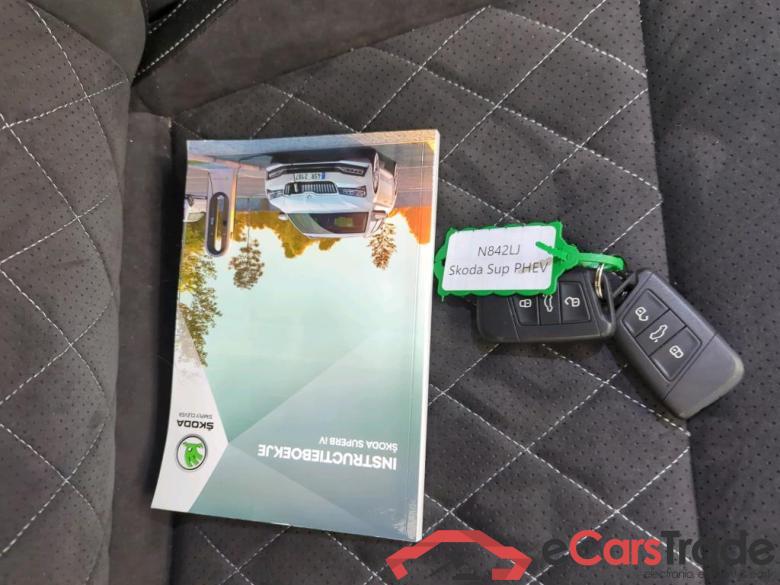 Skoda Superb Combi 1.4 TSI PHEV DSG Sportline Business 5d #4