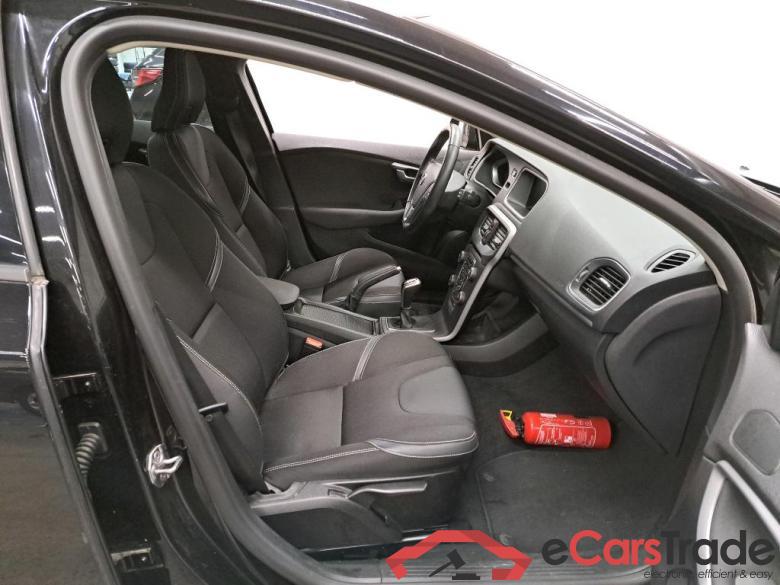 VOLVO - VOL V40 D2 120PK Black Edition #3