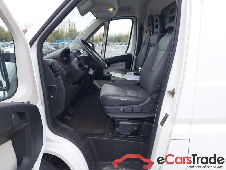 Peugeot Boxer 330 L1H2 2.2 HDi 110 Pack CD-Airco 4d #3