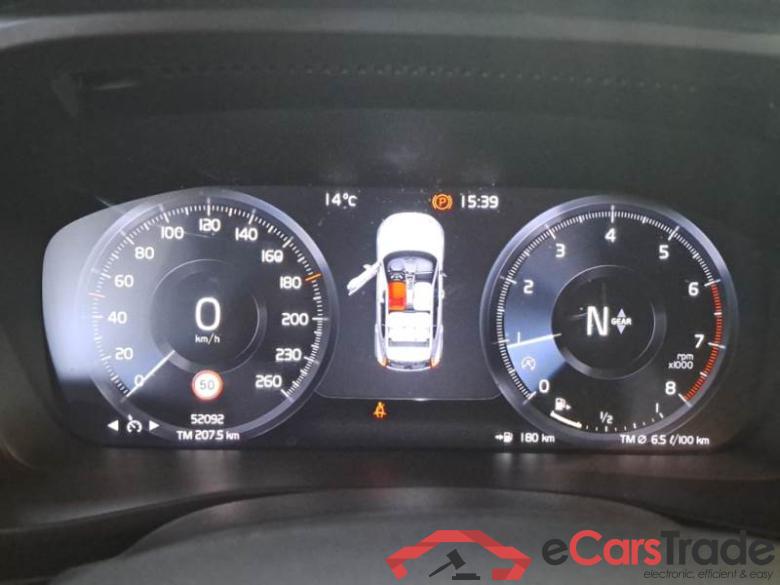 VOLVO XC40 / 2017 / 5P / SUV T2 MOMENTUM CORE #4