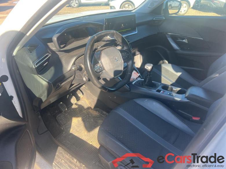 PEUGEOT 2008 / 2019 / 5P / todoterreno Allure BlueHDI 100 S&S BVM6 (CX) #3