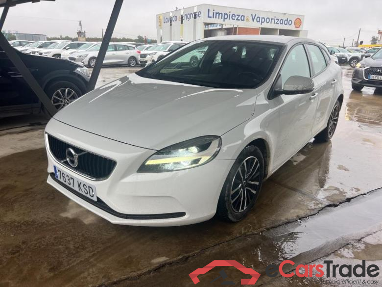 VOLVO V40 / 2016 / 5P / berlina con portón 2.0 T2 Momentum