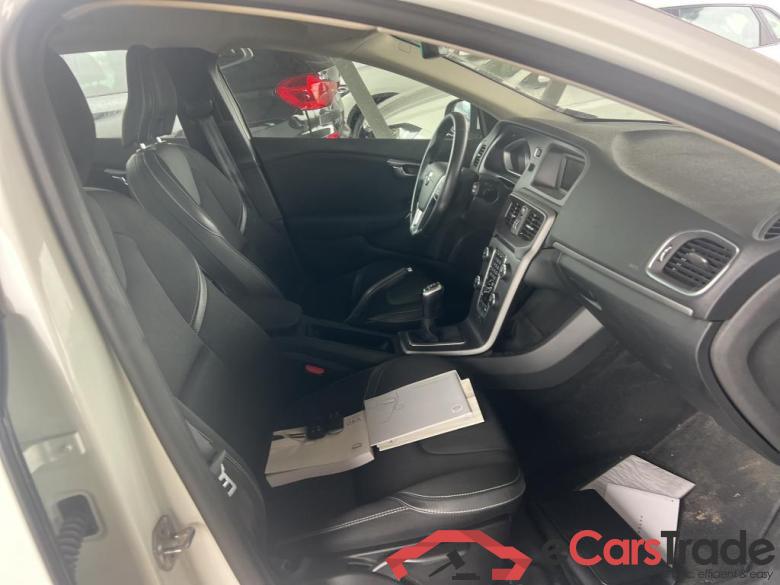 VOLVO V40 / 2016 / 5P / berlina con portón 2.0 T2 Momentum #6