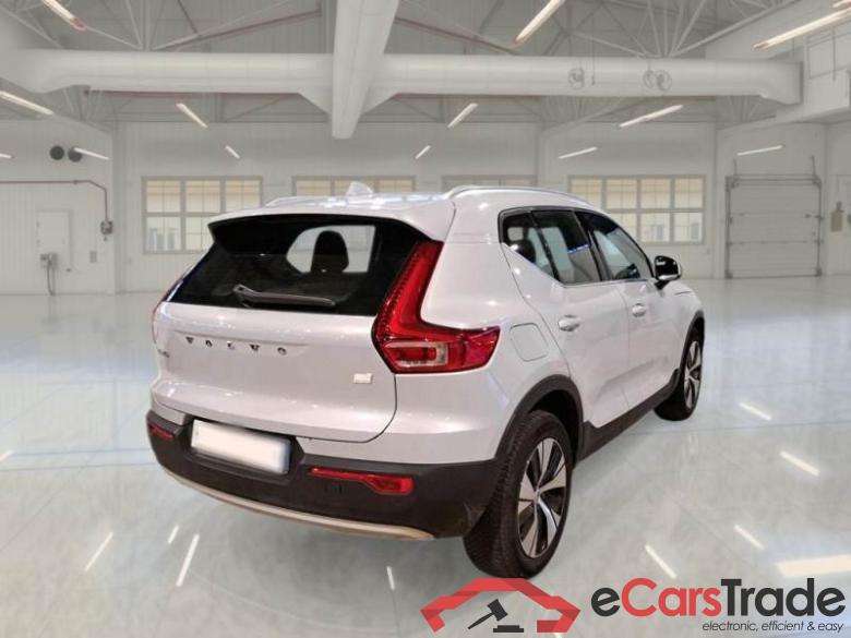VOLVO XC40 / 2017 / 5P / SUV T4 PLUG-IN HYBRID AUTO RECH INSCRIP EXPR #2