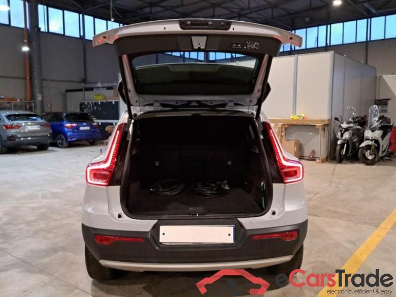 VOLVO XC40 / 2017 / 5P / SUV T4 PLUG-IN HYBRID AUTO RECH INSCRIP EXPR #5