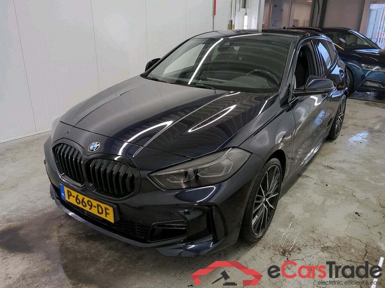 BMW 1-serie 118i Executive #1