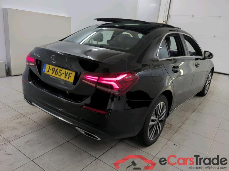Mercedes-Benz A-Klasse Limousine A 250 e 8G-DCT Bus Sol Luxury Limited 4d + Pano #2