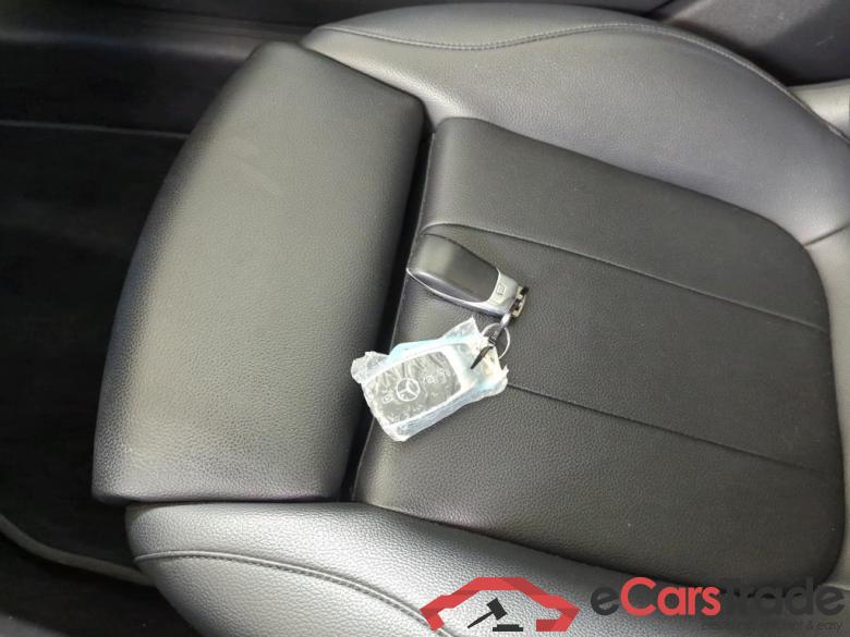 Mercedes-Benz A-Klasse Limousine A 250 e 8G-DCT Bus Sol Luxury Limited 4d + Pano #4