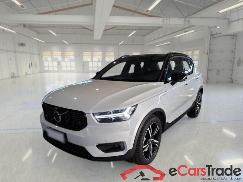 VOLVO XC40 / 2017 / 5P / SUV T5 TWIN ENGINE GEARTRONIC R-DESIGN #1