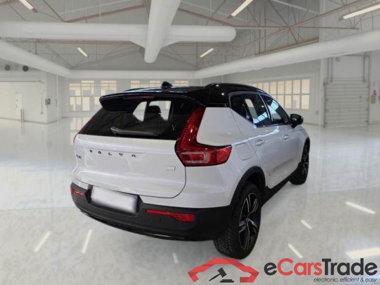 VOLVO XC40 / 2017 / 5P / SUV T5 TWIN ENGINE GEARTRONIC R-DESIGN #2