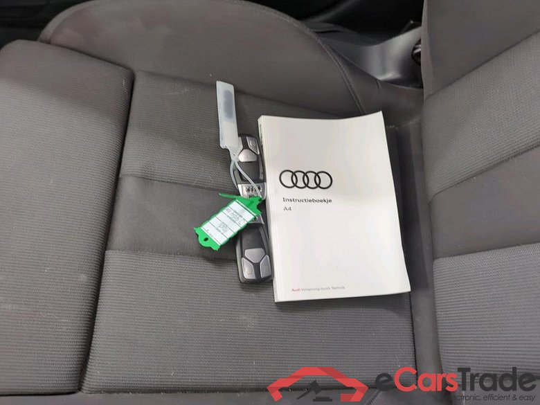 Audi A4 Avant 40 TFSI S tronic Launch edition Business 5d #4