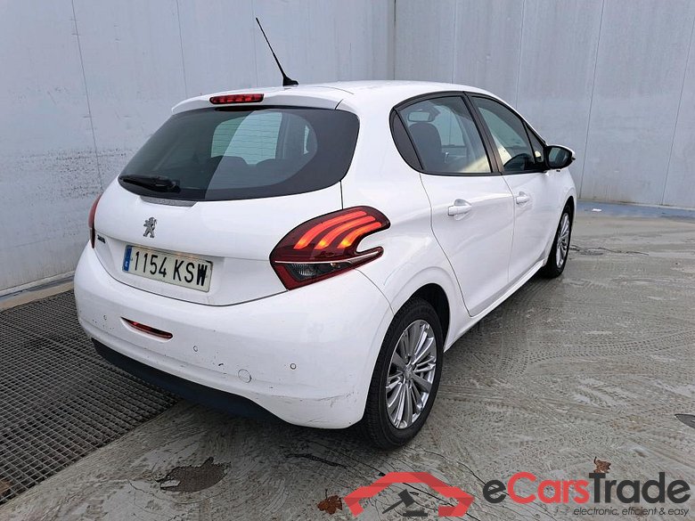 PEUGEOT 208 / 2015 / 5P / berlina con portón 5P Signature 1.2L PureTech 81KW (110CV) (AC) #2