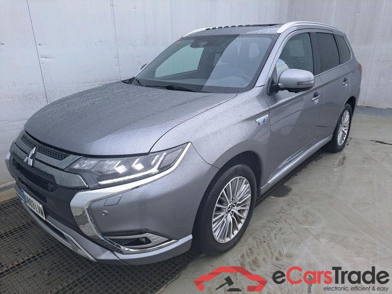 MITSUBISHI Outlander / 2015 / 5P / todoterreno 2.4 PHEV Kaiteki+ Auto 4WD