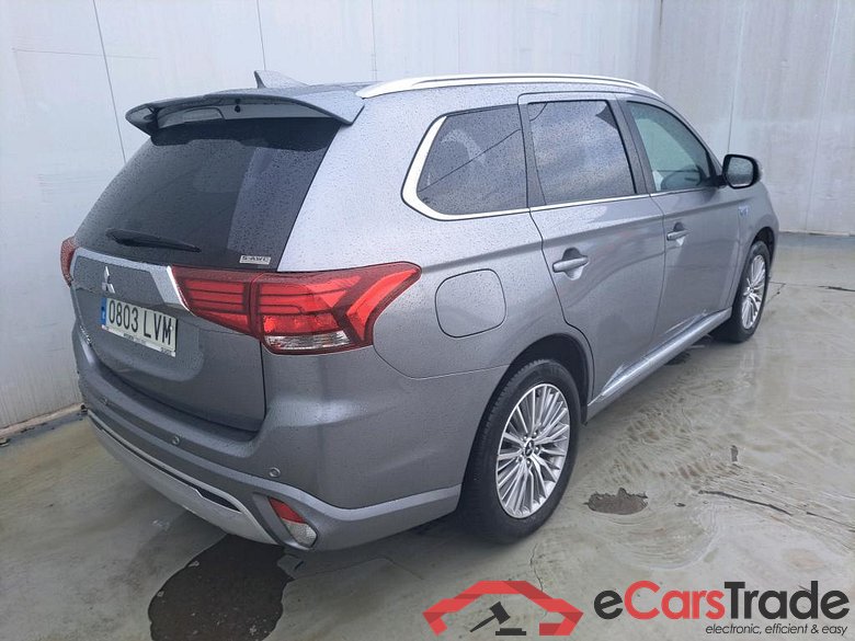 MITSUBISHI Outlander / 2015 / 5P / todoterreno 2.4 PHEV Kaiteki+ Auto 4WD #2