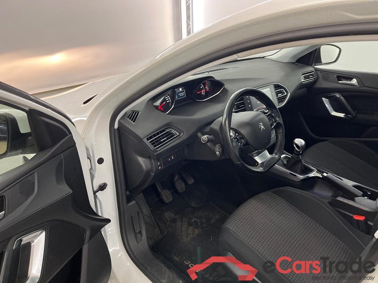 PEUGEOT 308 SW 1.2 PureTech Blue Lease Executive #5