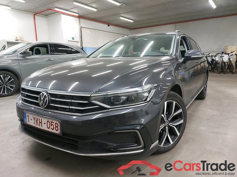 VOLKSWAGEN - VW  PASSAT VARIANT TSI 218PK GTE DSG6 Business With Pano Roof  * HYBRID * #1