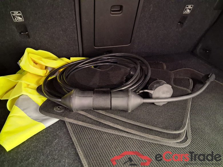 VOLVO XC40 1.5 T5 180 Recharge R-Design DCT 5d #5