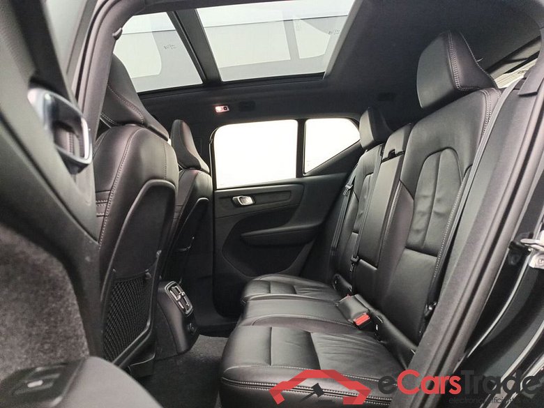 VOLVO XC40 1.5 T5 180 Recharge R-Design DCT 5d #6