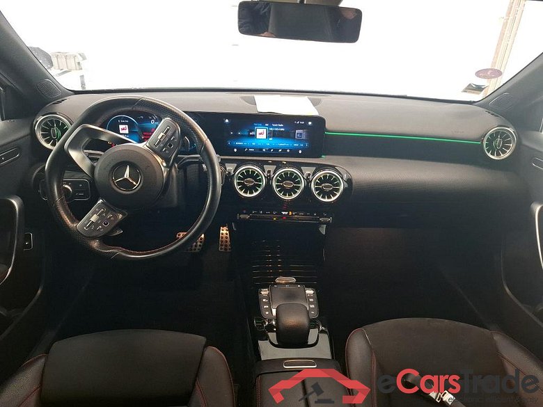 MERCEDES-BENZ Classe A Compact / 2018 / 5P / Berline A 250 e AMG Line 8G-DCT #5