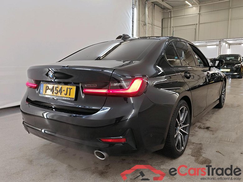 BMW 3 Serie Sedan 318iA Sport Line 4d #2