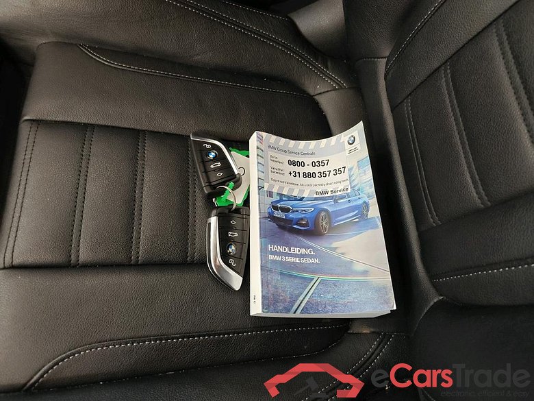 BMW 3 Serie Sedan 318iA Sport Line 4d #4