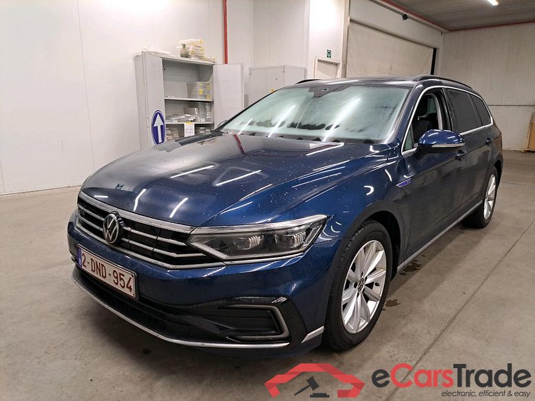 VOLKSWAGEN - VW  PASSAT VARIANT TSI 218PK GTE DSG6 Business With Matrix LED & Winter Module  * HYBRID *