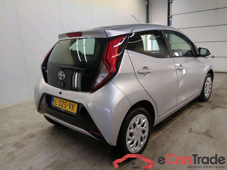 TOYOTA Aygo 1.0 VVT-i x-play #2