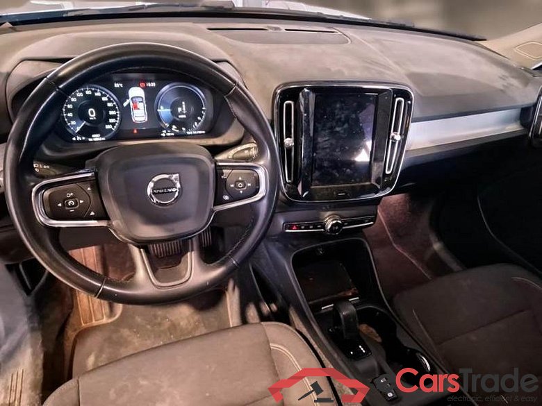 VOLVO XC40 / 2017 / 5P / SUV T4 PLUG-IN HYBRID AUTO RECH INSCRIP EXPR #3