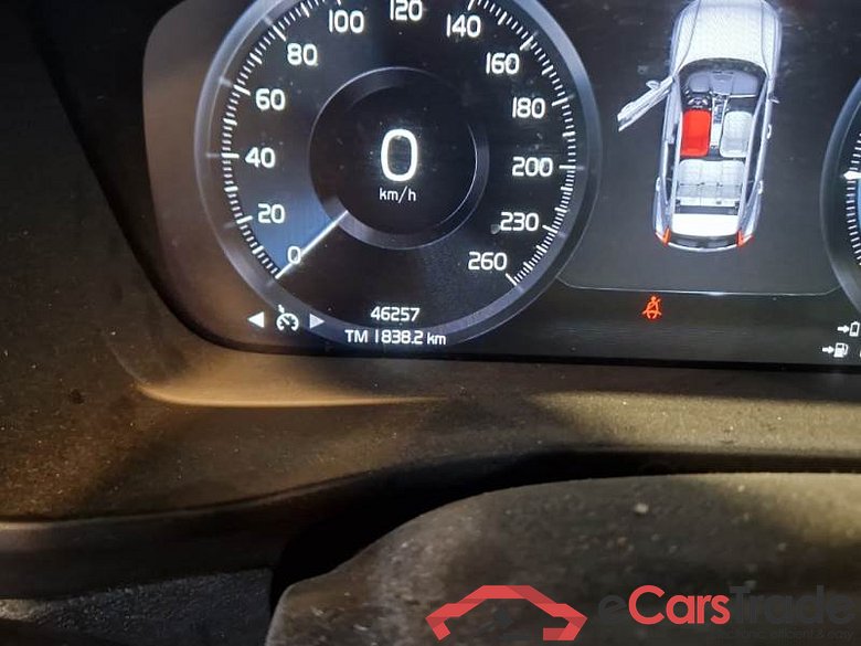 VOLVO XC40 / 2017 / 5P / SUV T4 PLUG-IN HYBRID AUTO RECH INSCRIP EXPR #4