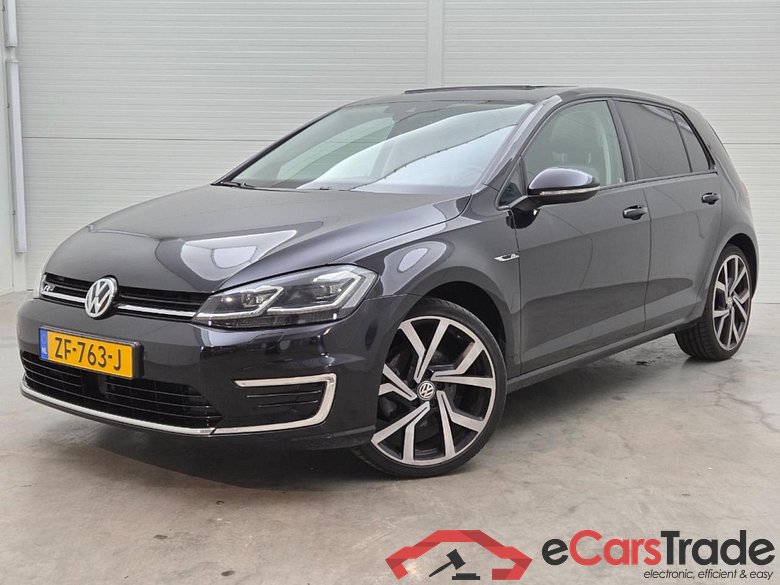 VOLKSWAGEN e-Golf e-Golf