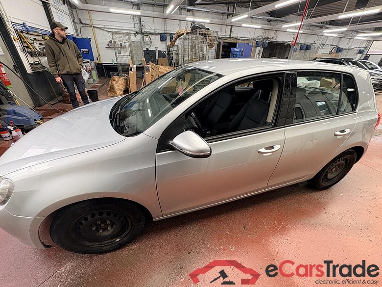 VOLKSWAGEN Golf VI Golf BlueMotion 1.6 l TDI 77 kW (105 PS)5-speed #1