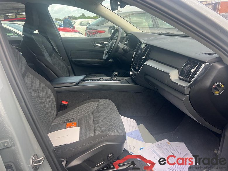 VOLVO XC60 2.0 B5 G AWD Core Auto #6