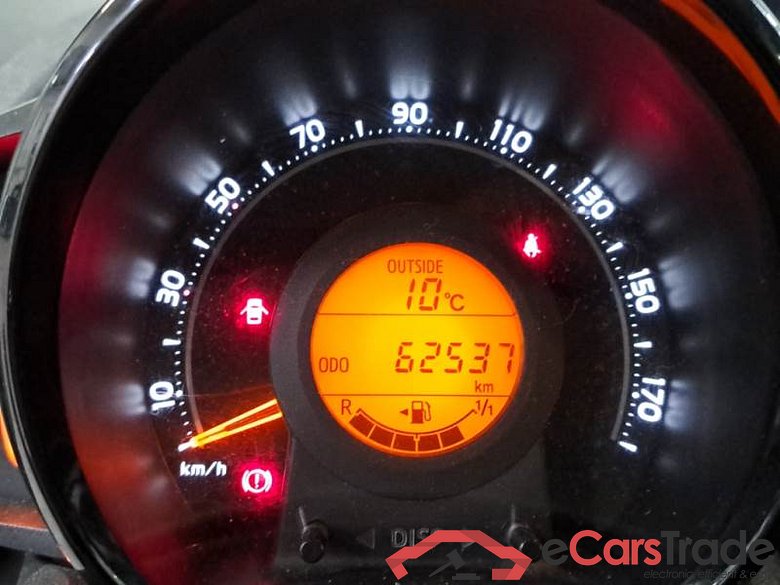 TOYOTA AYGO / 2018 / 5P / BERLINA 1.0 VVT-I X-BUSINESS #4