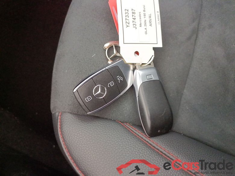 MERCEDES CLASSE GLA - 2020 GLA 250e 262 (160+102) Business Solution 5d Auto #4