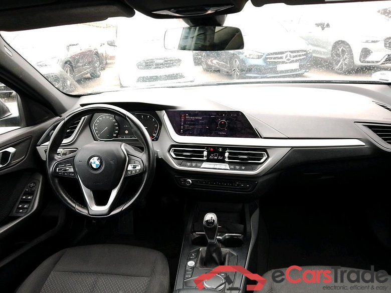 BMW Serie 1 / 2019 / 5P / berlina con portón 118i #3