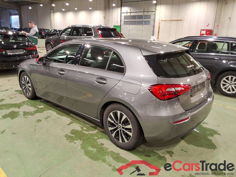 MERCEDES-BENZ A-CLASS 1.3 A 180 ESSENTIAL LINE DCT #2