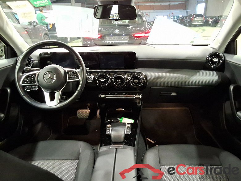 MERCEDES-BENZ A-CLASS 1.3 A 180 ESSENTIAL LINE DCT #6